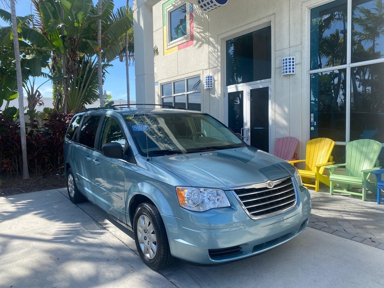 2010 Chrysler Town & Country LXI LOW MILES 77705 FL