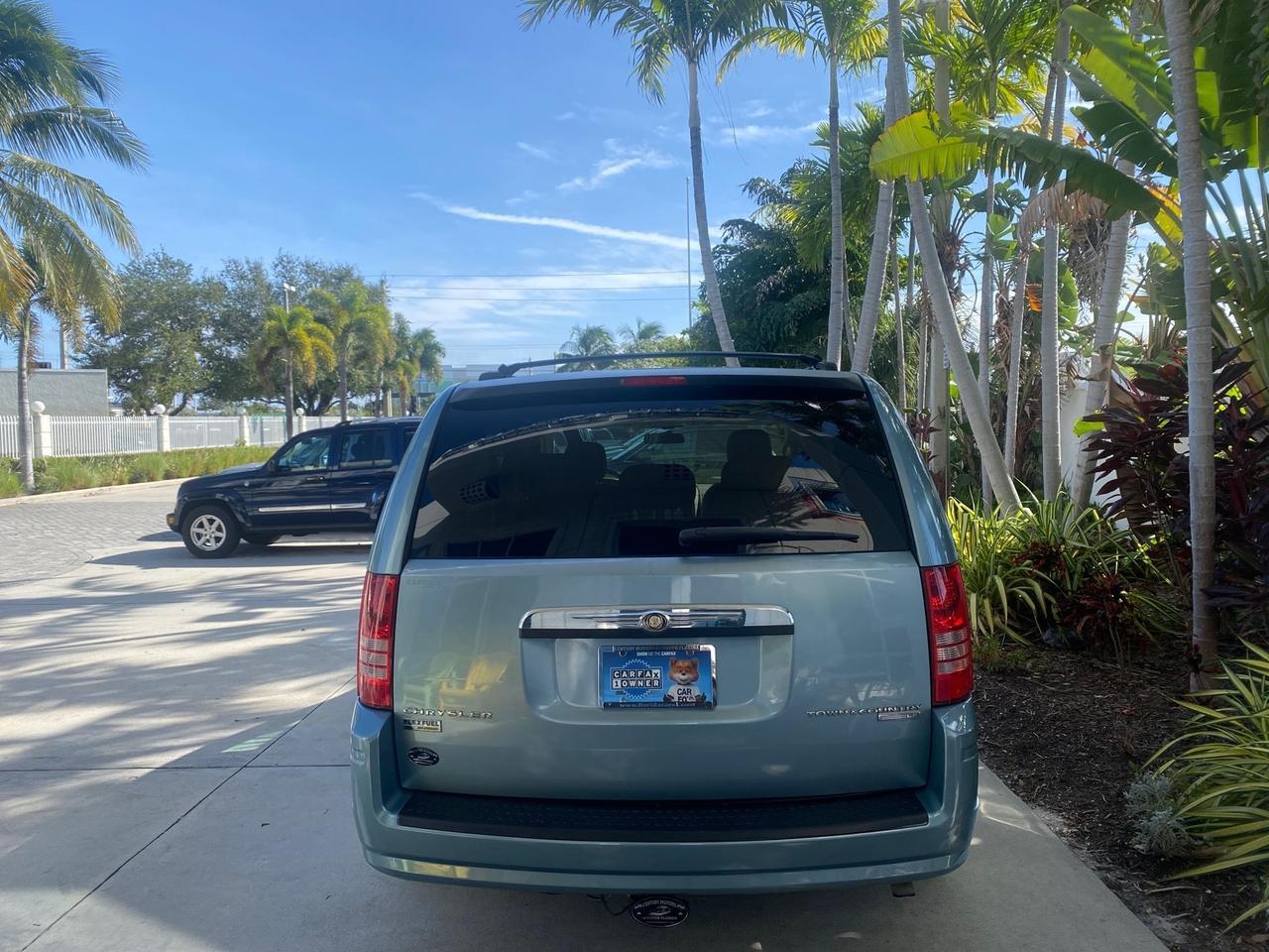 2010 Chrysler Town & Country LXI LOW MILES 77705 FL Pompano Beach FL