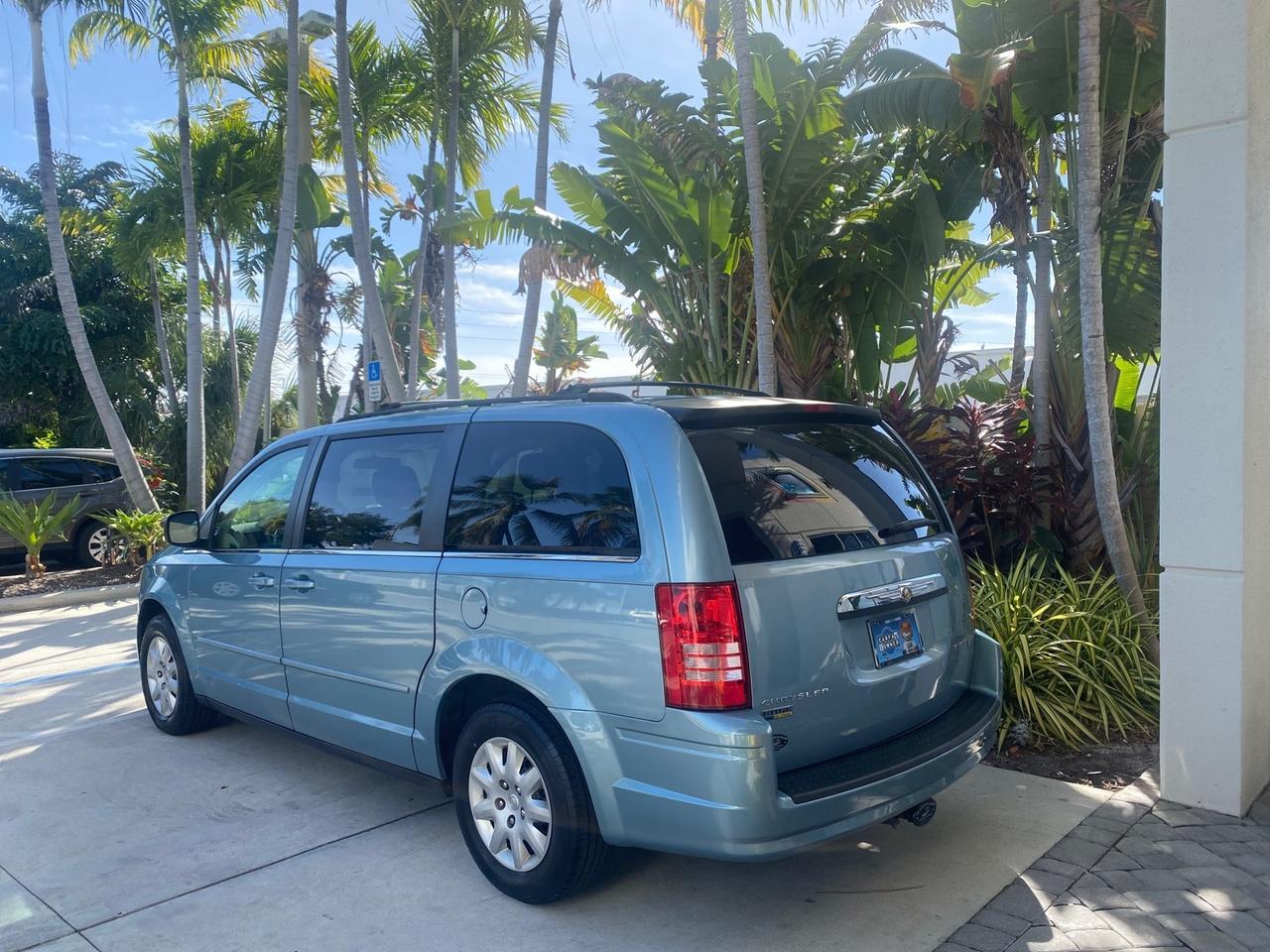 2010 Chrysler Town & Country LXI LOW MILES 77705 FL Pompano Beach FL