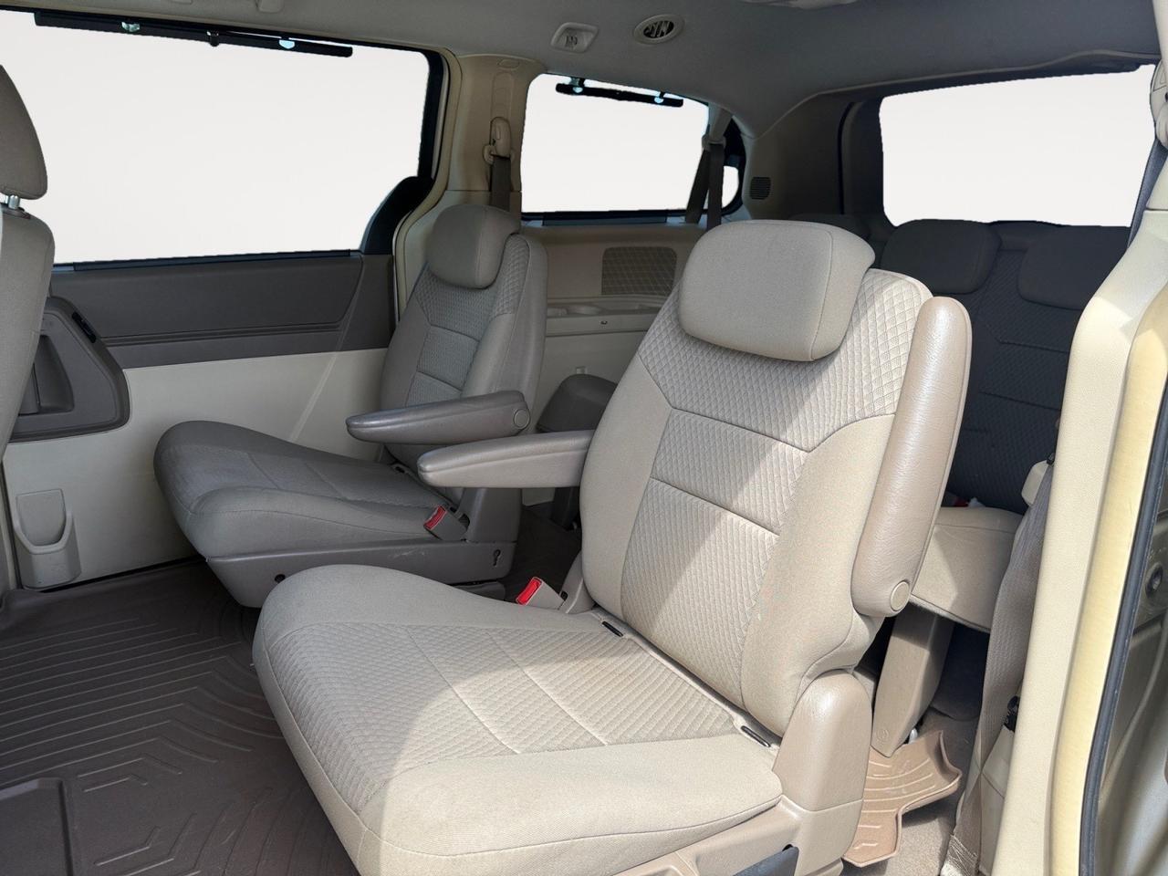 2010 Chrysler Town & Country Touring, DVD ENTERTAINMENT, TOW PACKAGE, POWER LIFTGATE, BACKUP CAMERA, POWER MIRRORS, ALL WEATHER FLOOR MATS, AUX, CLEAN CARFAX, LOW MILES! Norfolk VA