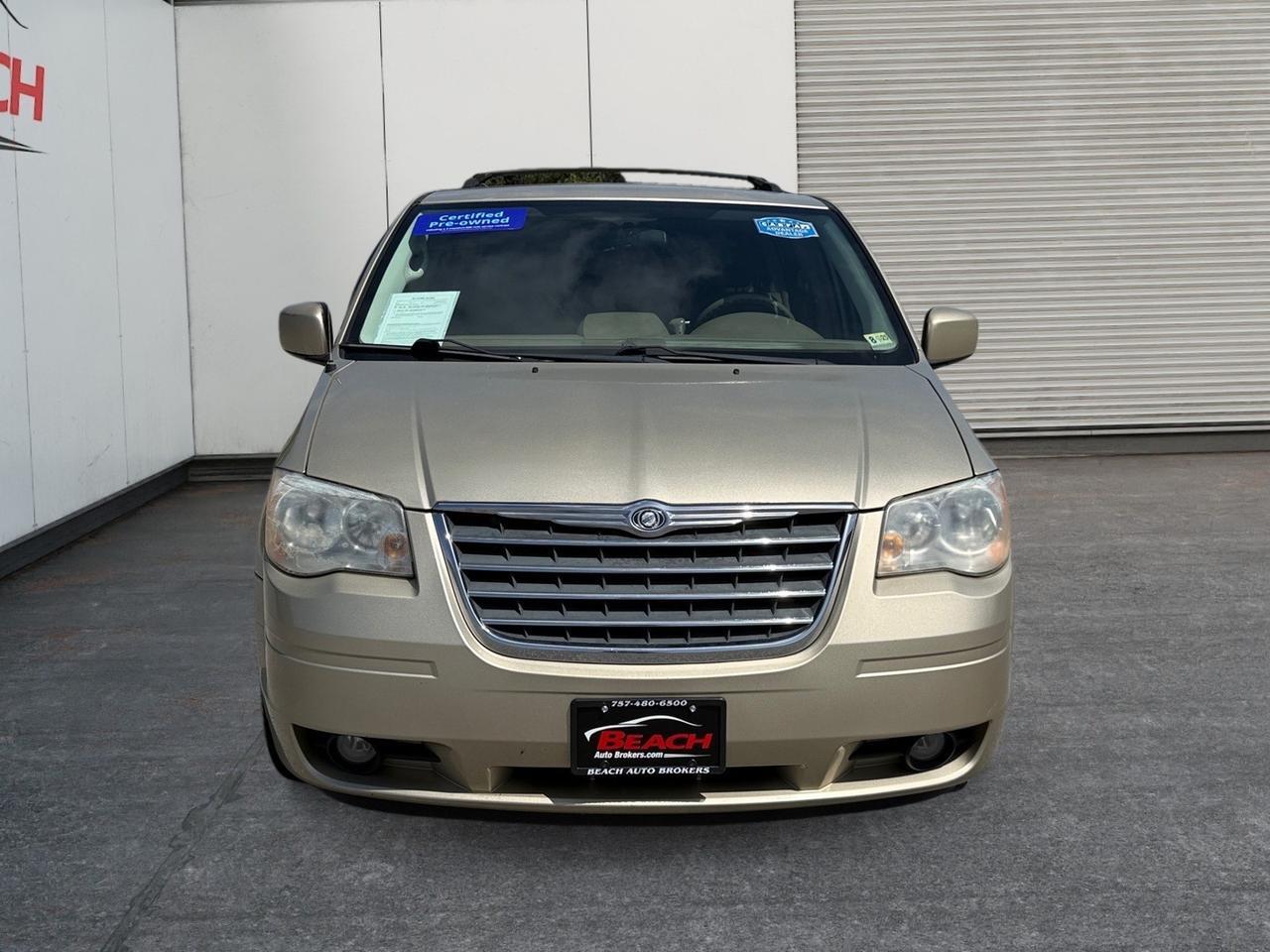 2010 Chrysler Town & Country Touring, DVD ENTERTAINMENT, TOW PACKAGE, POWER LIFTGATE, BACKUP CAMERA, POWER MIRRORS, ALL WEATHER FLOOR MATS, AUX, CLEAN CARFAX, LOW MILES! Norfolk VA