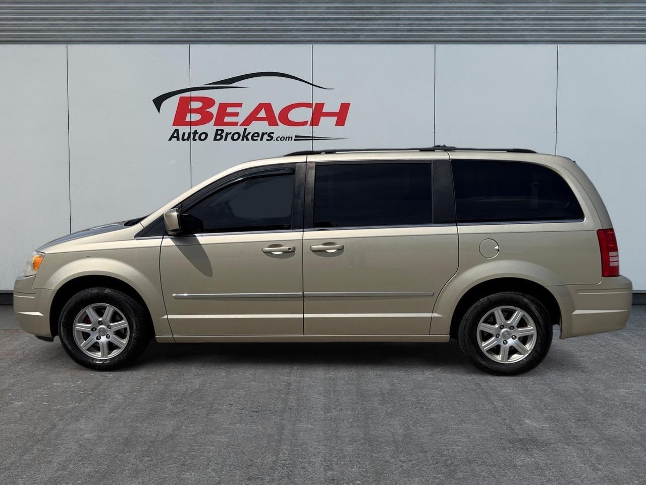 2010 Chrysler Town & Country Touring, DVD ENTERTAINMENT, TOW PACKAGE, POWER LIFTGATE, BACKUP CAMERA, POWER MIRRORS, ALL WEATHER FLOOR MATS, AUX, CLEAN CARFAX, LOW MILES! Norfolk VA