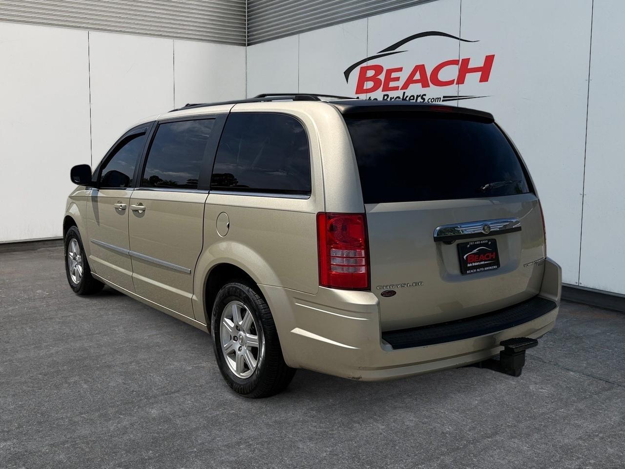 2010 Chrysler Town & Country Touring, DVD ENTERTAINMENT, TOW PACKAGE, POWER LIFTGATE, BACKUP CAMERA, POWER MIRRORS, ALL WEATHER FLOOR MATS, AUX, CLEAN CARFAX, LOW MILES! Norfolk VA