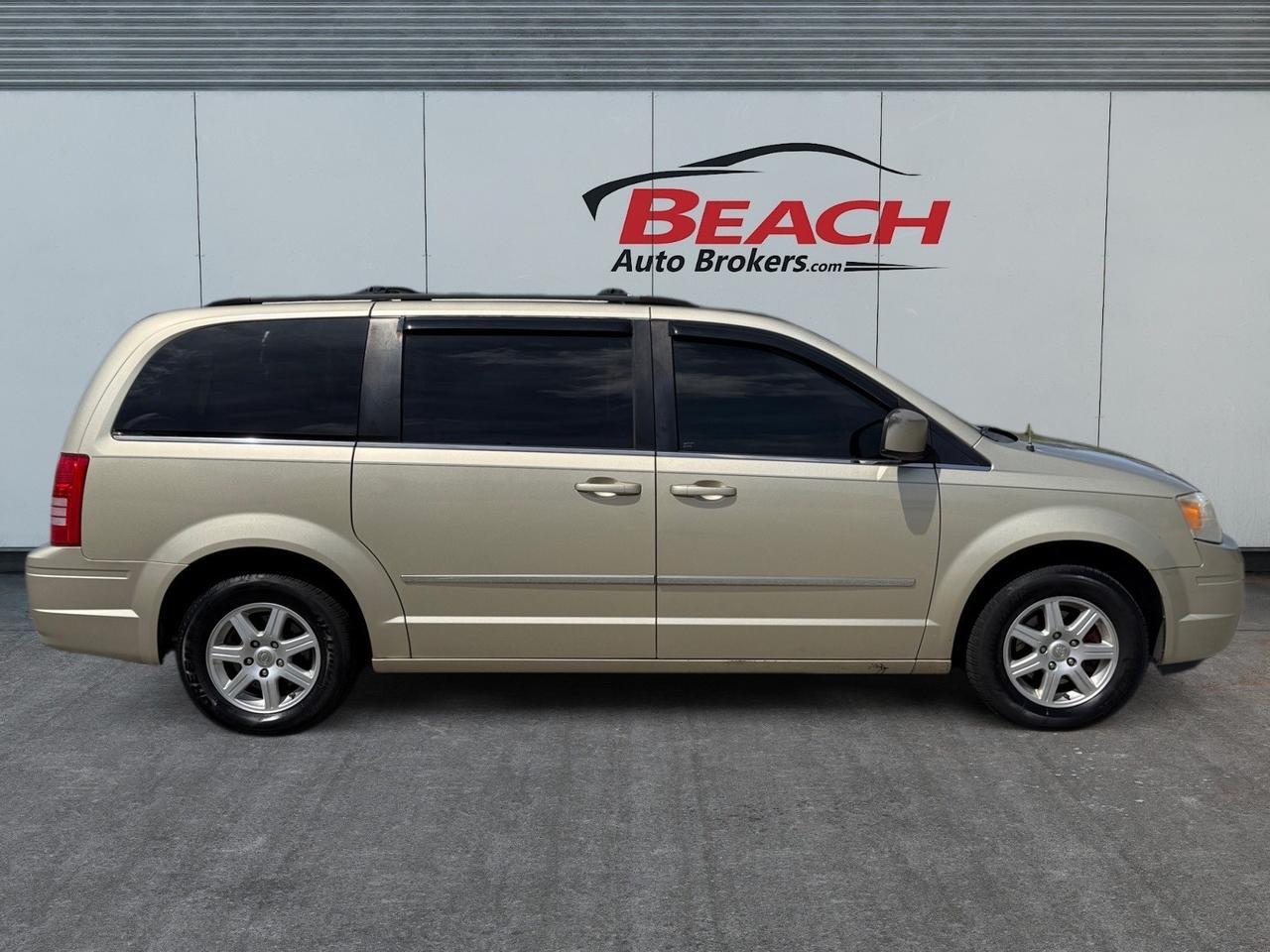 2010 Chrysler Town & Country Touring, DVD ENTERTAINMENT, TOW PACKAGE, POWER LIFTGATE, BACKUP CAMERA, POWER MIRRORS, ALL WEATHER FLOOR MATS, AUX, CLEAN CARFAX, LOW MILES! Norfolk VA