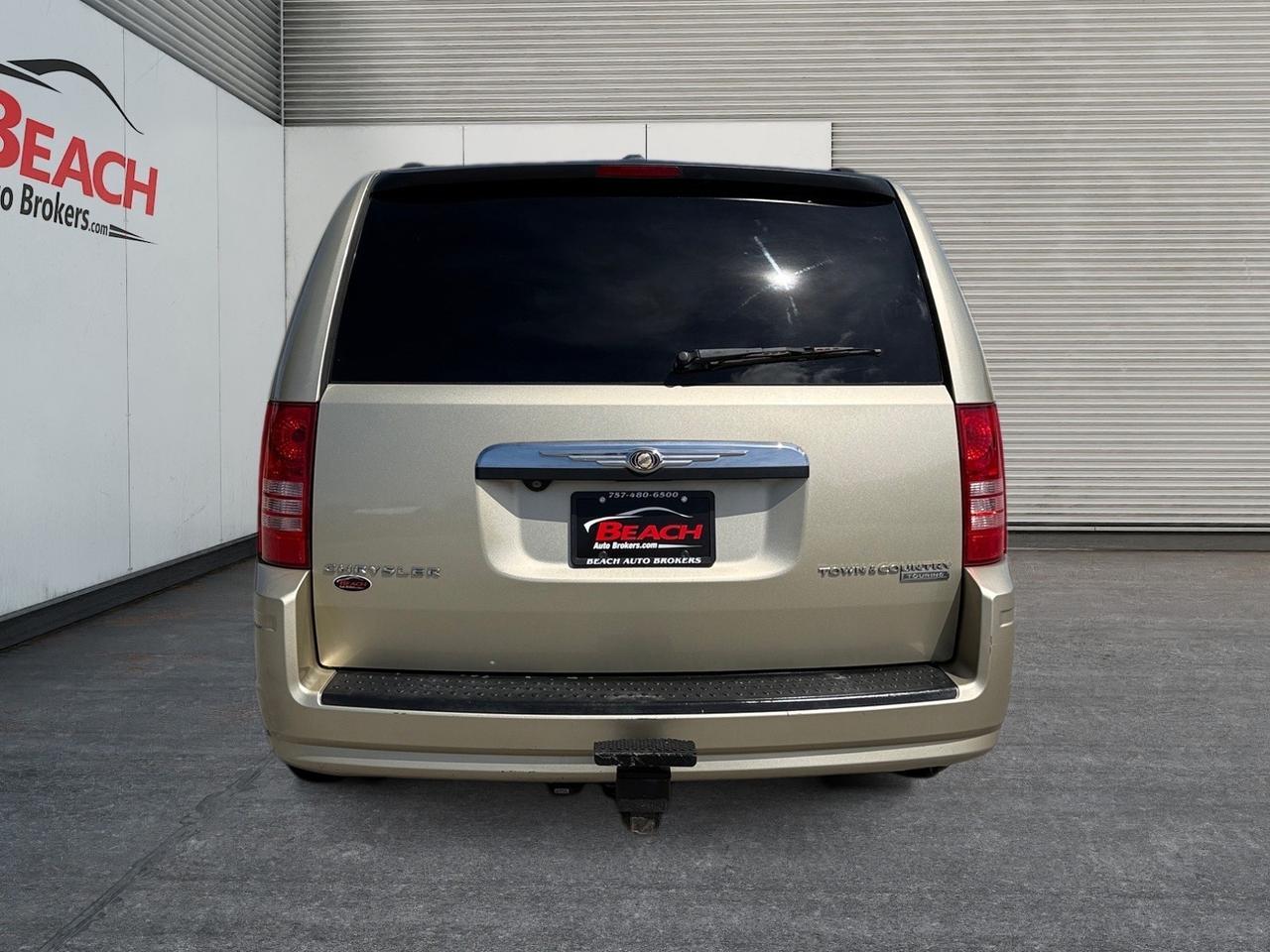 2010 Chrysler Town & Country Touring, DVD ENTERTAINMENT, TOW PACKAGE, POWER LIFTGATE, BACKUP CAMERA, POWER MIRRORS, ALL WEATHER FLOOR MATS, AUX, CLEAN CARFAX, LOW MILES! Norfolk VA