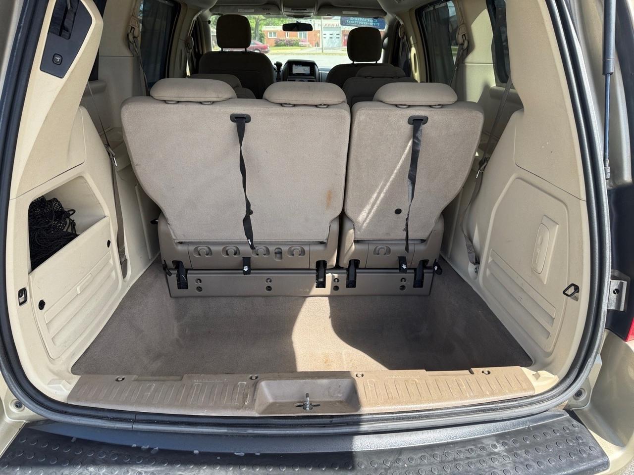 2010 Chrysler Town & Country Touring, DVD ENTERTAINMENT, TOW PACKAGE, POWER LIFTGATE, BACKUP CAMERA, POWER MIRRORS, ALL WEATHER FLOOR MATS, AUX, CLEAN CARFAX, LOW MILES! Norfolk VA