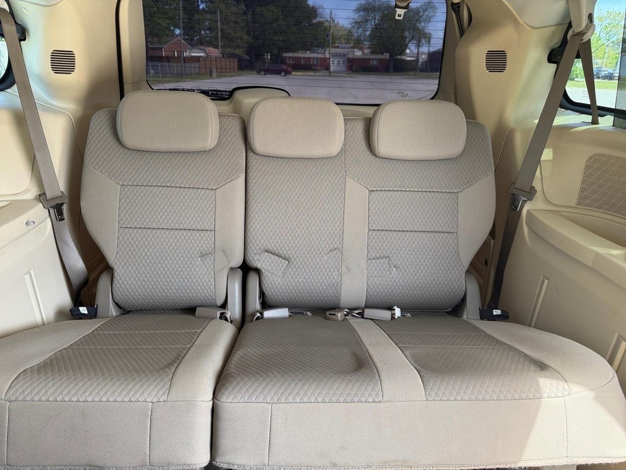 2010 Chrysler Town & Country Touring, DVD ENTERTAINMENT, TOW PACKAGE, POWER LIFTGATE, BACKUP CAMERA, POWER MIRRORS, ALL WEATHER FLOOR MATS, AUX, CLEAN CARFAX, LOW MILES! Norfolk VA