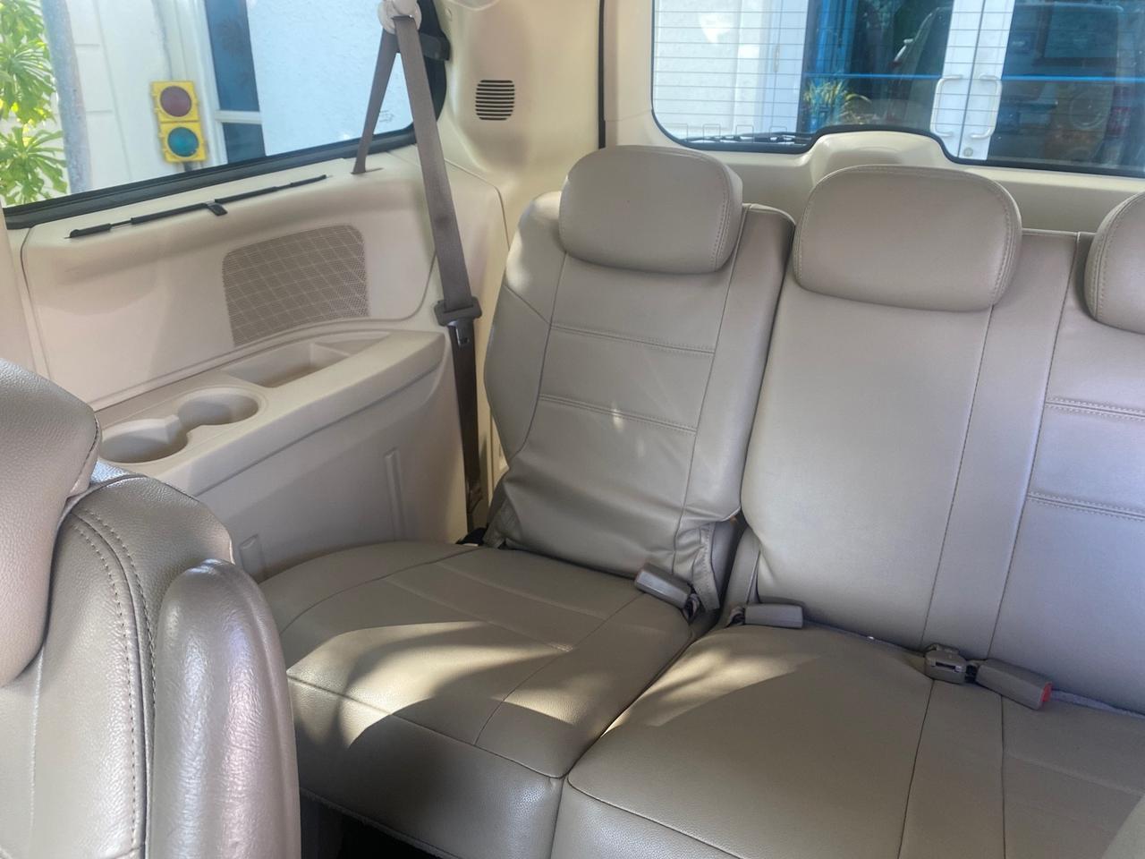 2010 Chrysler Town & Country Touring LOW MILES 33,692 1 OWNER Pompano Beach FL