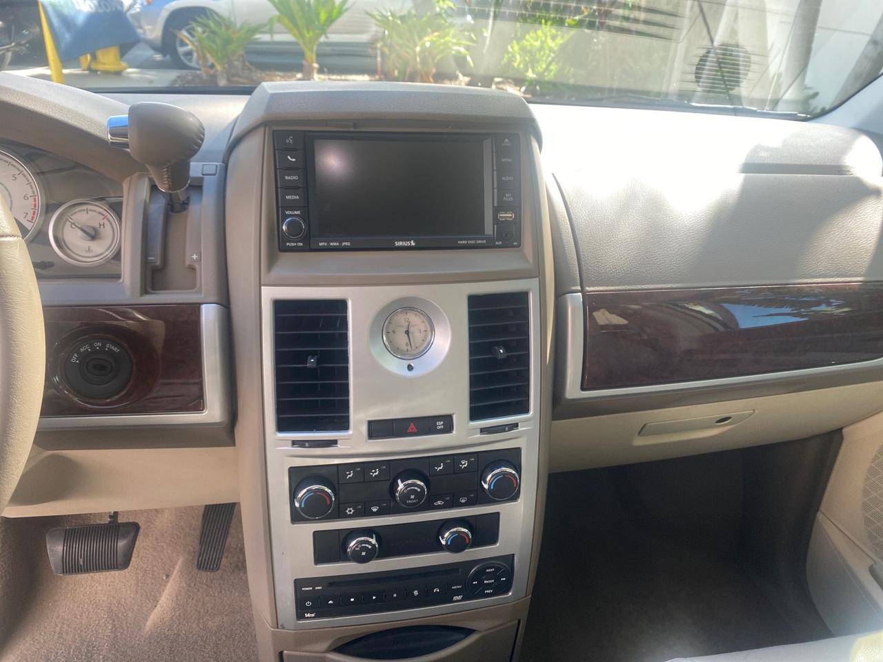 2010 Chrysler Town & Country Touring LOW MILES 33,692 1 OWNER Pompano Beach FL