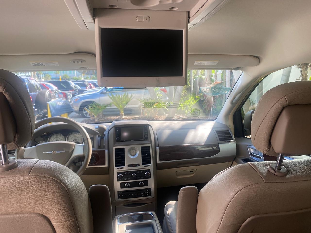 2010 Chrysler Town & Country Touring LOW MILES 33,692 1 OWNER Pompano Beach FL