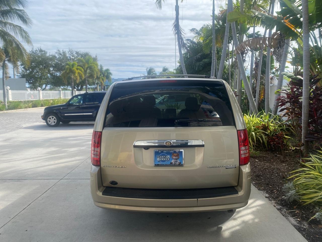 2010 Chrysler Town & Country Touring LOW MILES 33,692 1 OWNER Pompano Beach FL