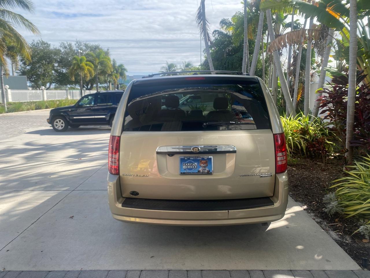 2010 Chrysler Town & Country Touring LOW MILES 33,692 1 OWNER Pompano Beach FL