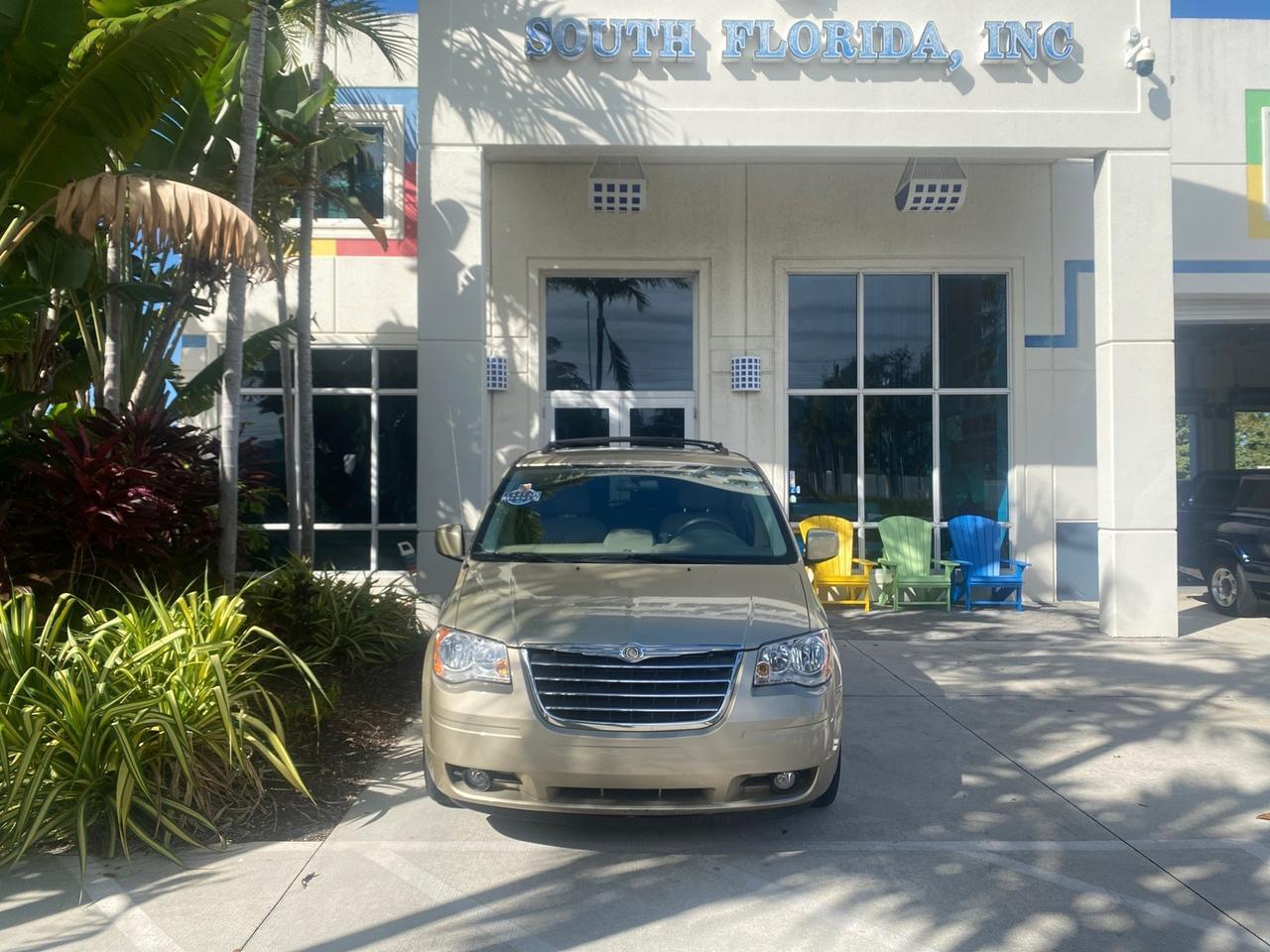 2010 Chrysler Town & Country Touring LOW MILES 33,692 1 OWNER Pompano Beach FL