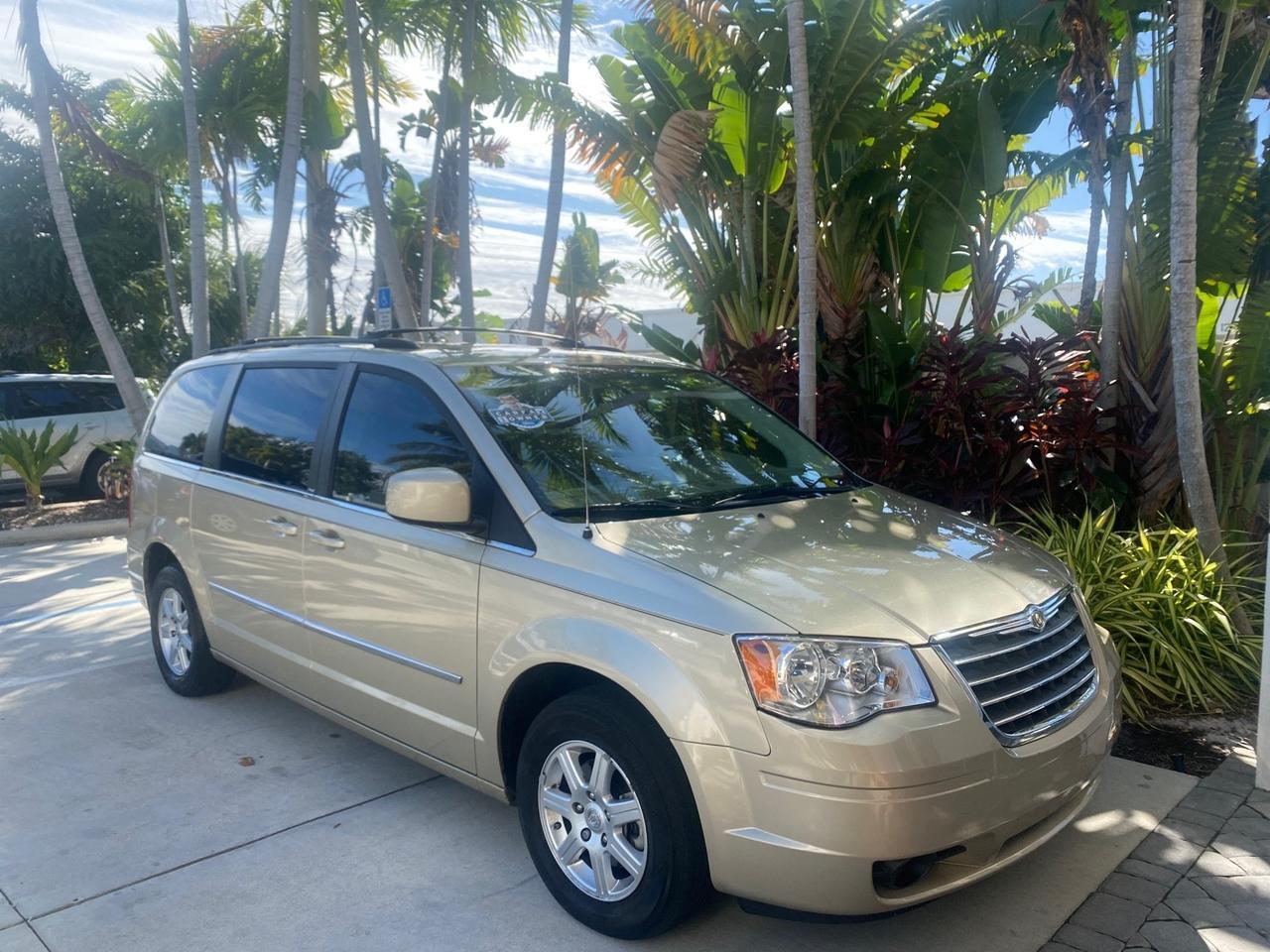 2010 Chrysler Town & Country Touring LOW MILES 33,692 1 OWNER Pompano Beach FL