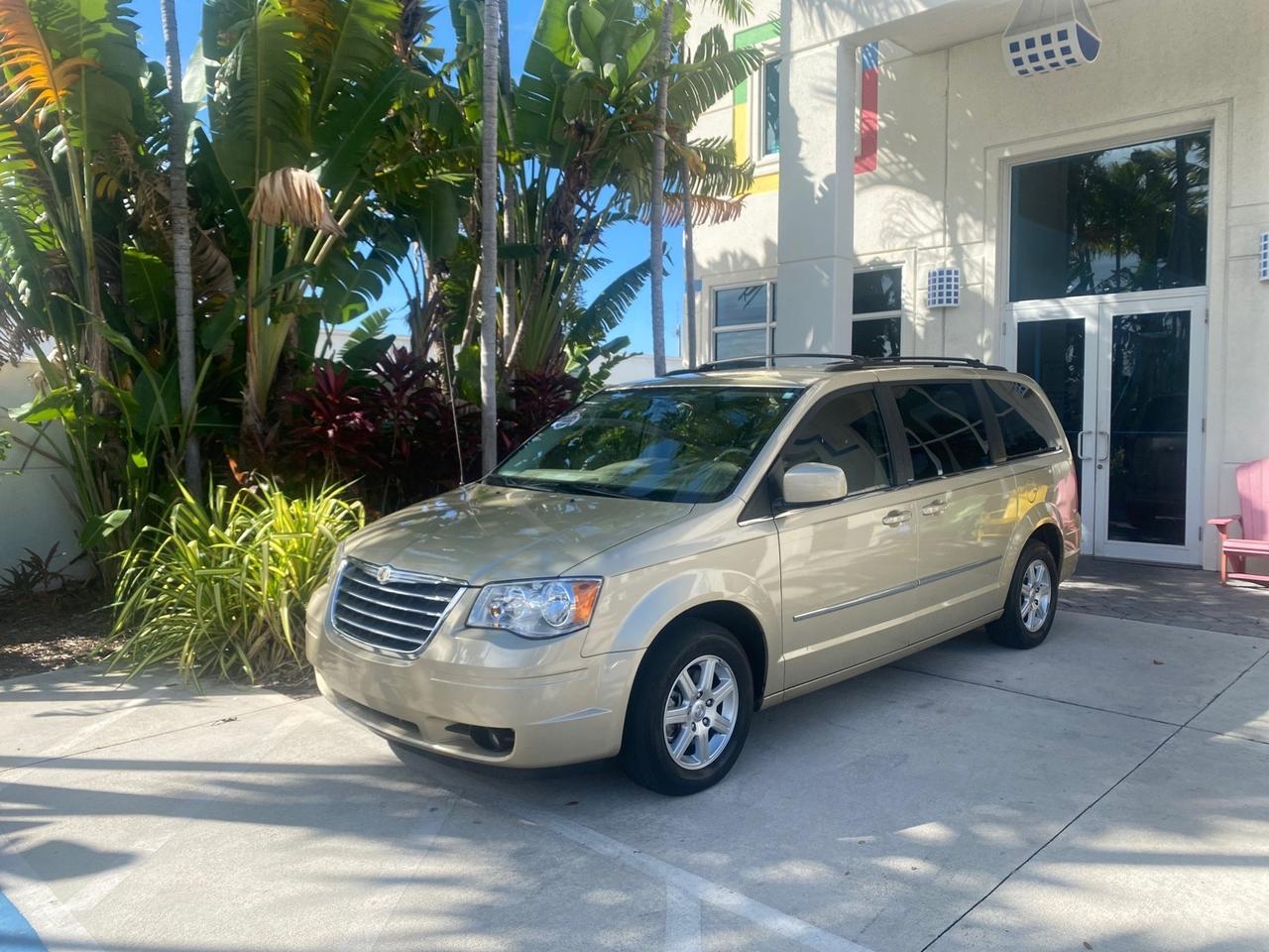 2010 Chrysler Town & Country Touring LOW MILES 33,692 1 OWNER Pompano Beach FL