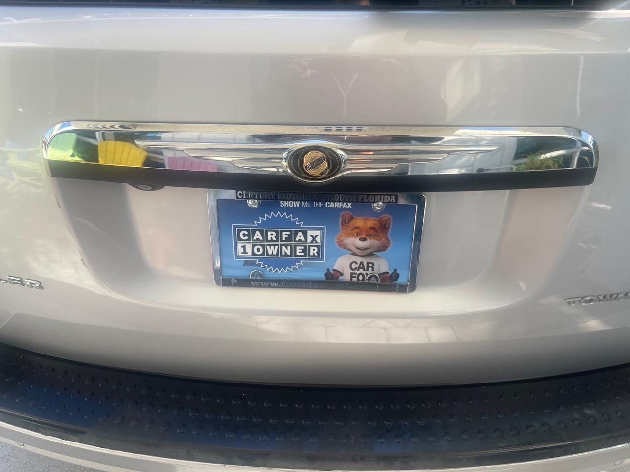 2010 Chrysler Town & Country Touring LOW MILES 37,217 1 OWNER Pompano Beach FL