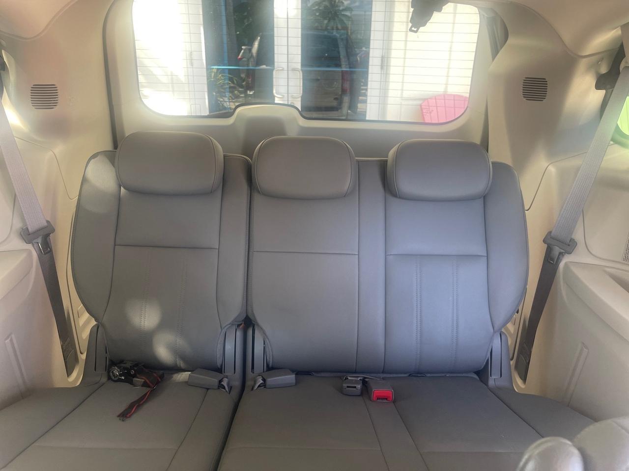 2010 Chrysler Town & Country Touring LOW MILES 37,217 1 OWNER Pompano Beach FL
