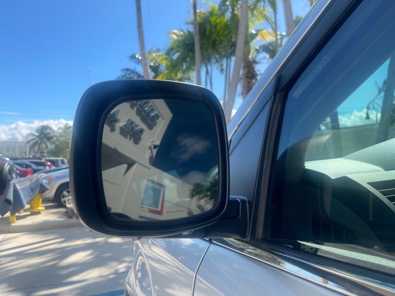 2010 Chrysler Town & Country Touring LOW MILES 37,217 1 OWNER Pompano Beach FL