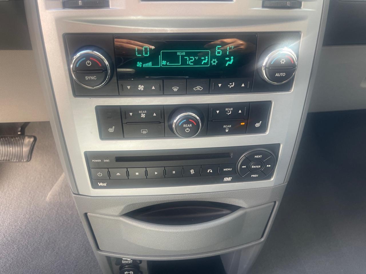 2010 Chrysler Town & Country Touring LOW MILES 37,217 1 OWNER Pompano Beach FL