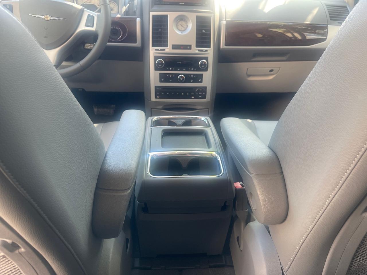 2010 Chrysler Town & Country Touring LOW MILES 37,217 1 OWNER Pompano Beach FL