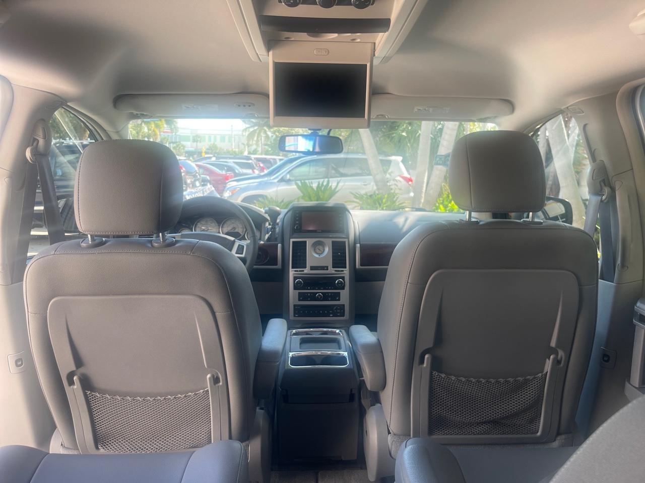2010 Chrysler Town & Country Touring LOW MILES 37,217 1 OWNER Pompano Beach FL