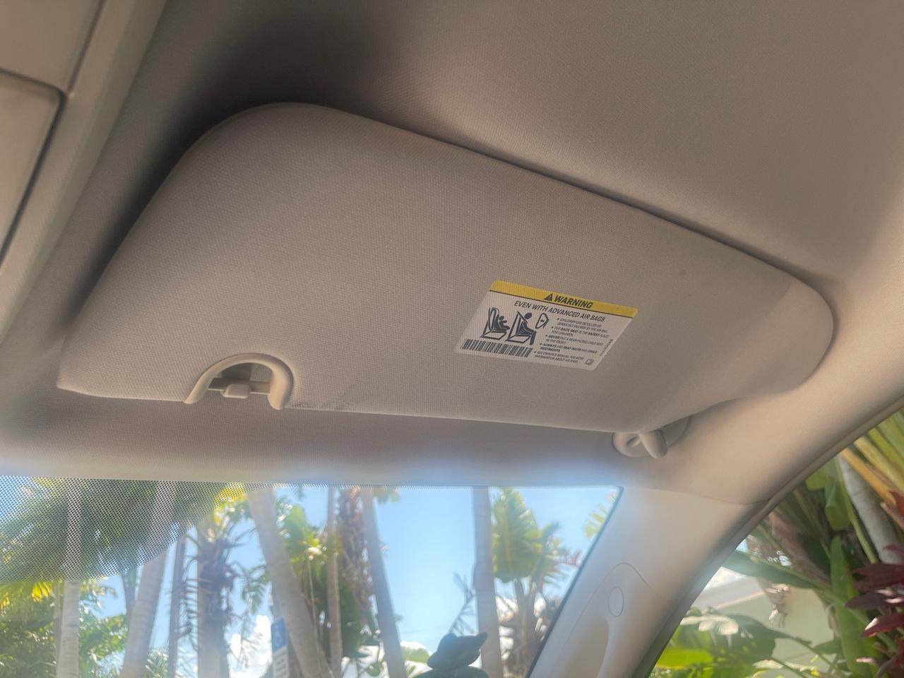 2010 Chrysler Town & Country Touring LOW MILES 37,217 1 OWNER Pompano Beach FL