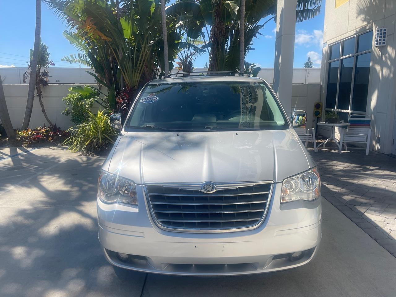 2010 Chrysler Town & Country Touring LOW MILES 37,217 1 OWNER Pompano Beach FL