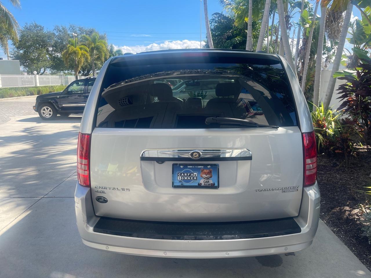 2010 Chrysler Town & Country Touring LOW MILES 37,217 1 OWNER Pompano Beach FL