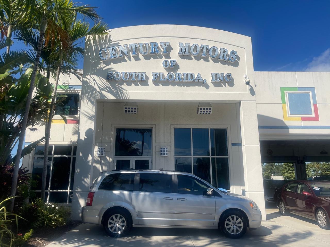 2010 Chrysler Town & Country Touring LOW MILES 37,217 1 OWNER Pompano Beach FL