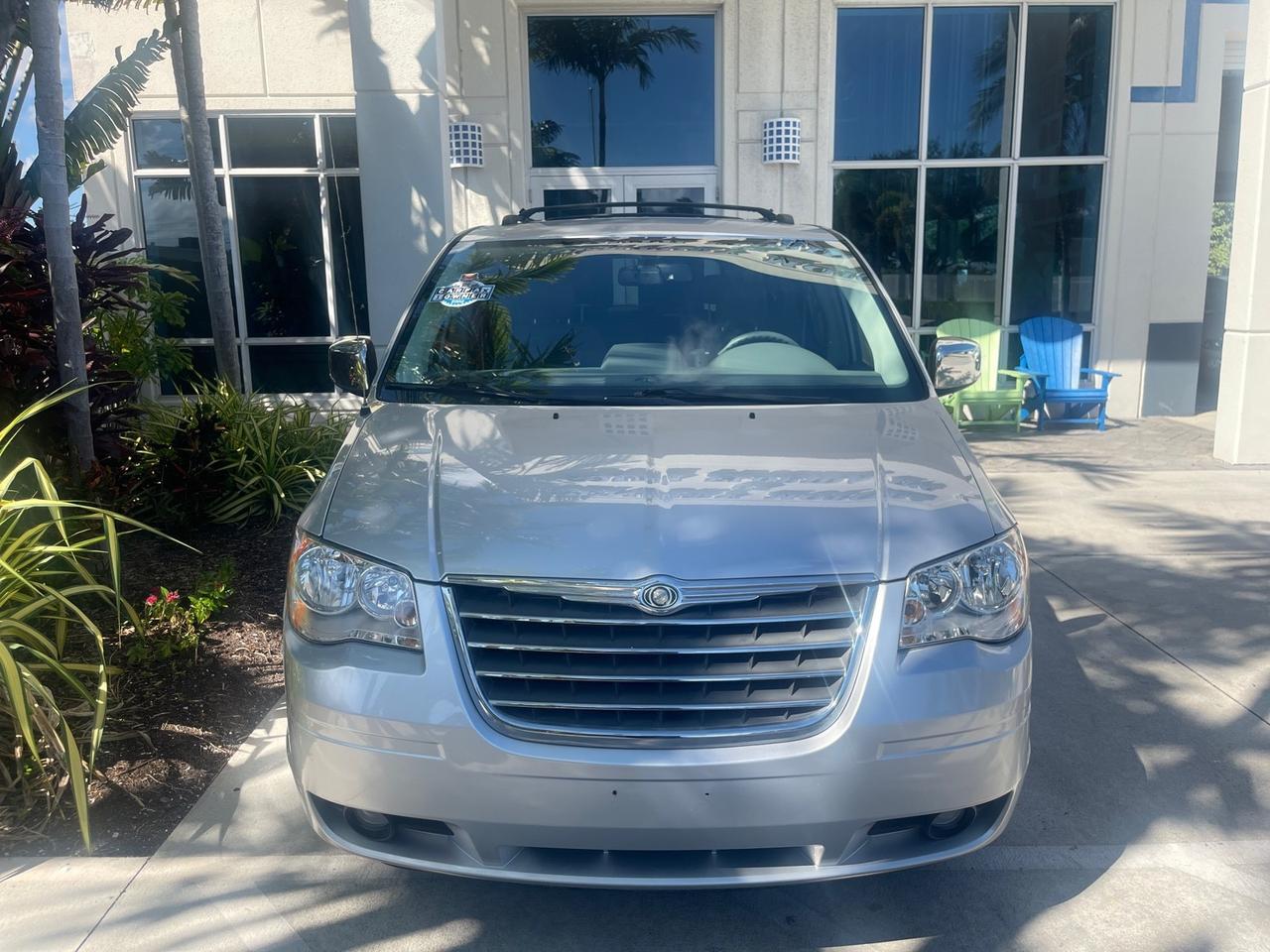 2010 Chrysler Town & Country Touring LOW MILES 37,217 1 OWNER Pompano Beach FL