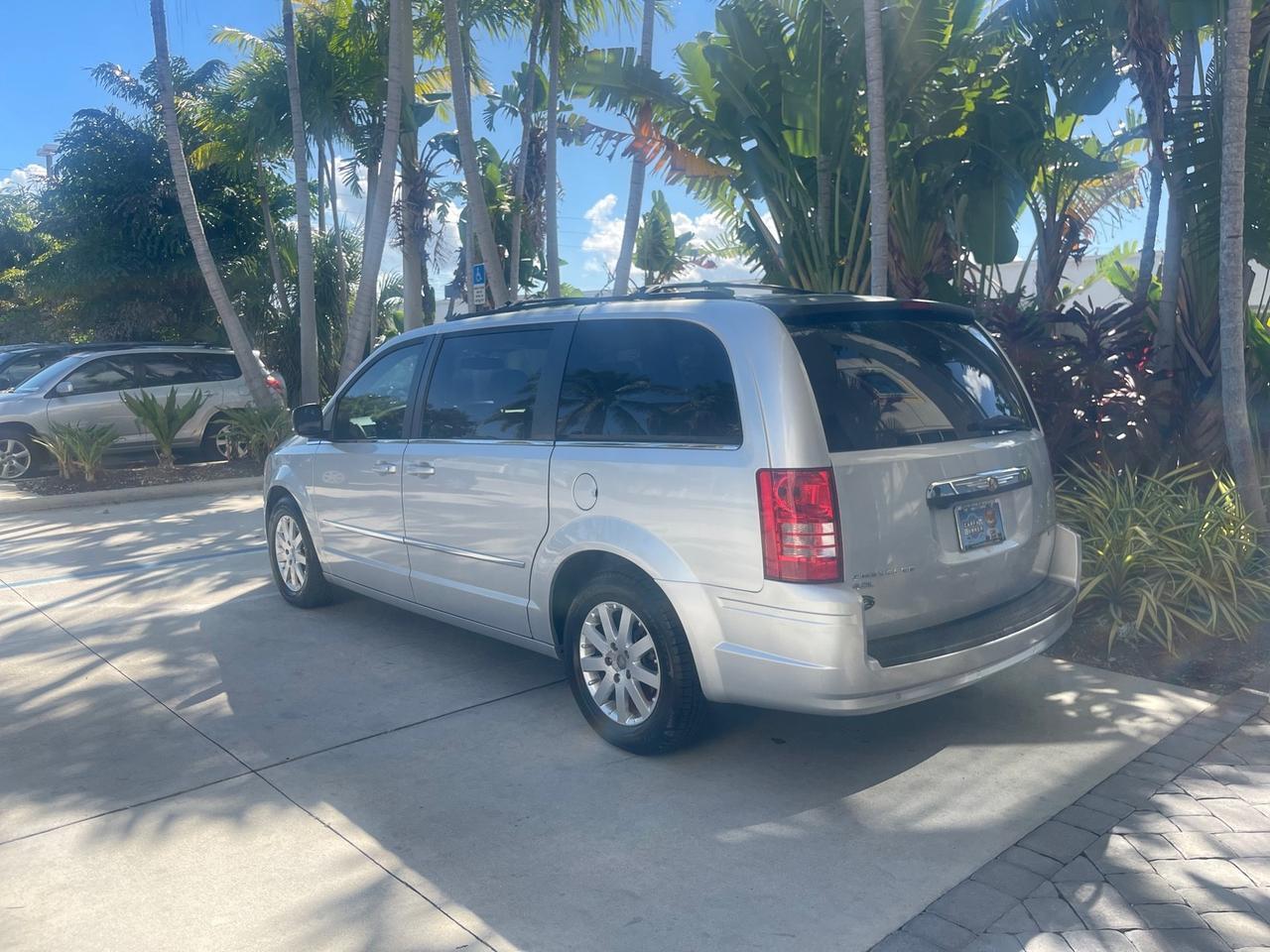 2010 Chrysler Town & Country Touring LOW MILES 37,217 1 OWNER Pompano Beach FL