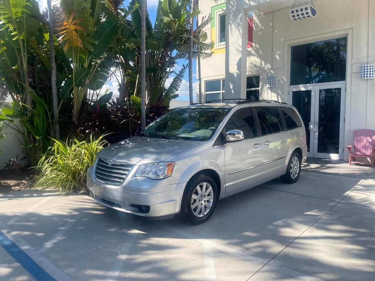 2010 Chrysler Town & Country Touring LOW MILES 37,217 1 OWNER Pompano Beach FL