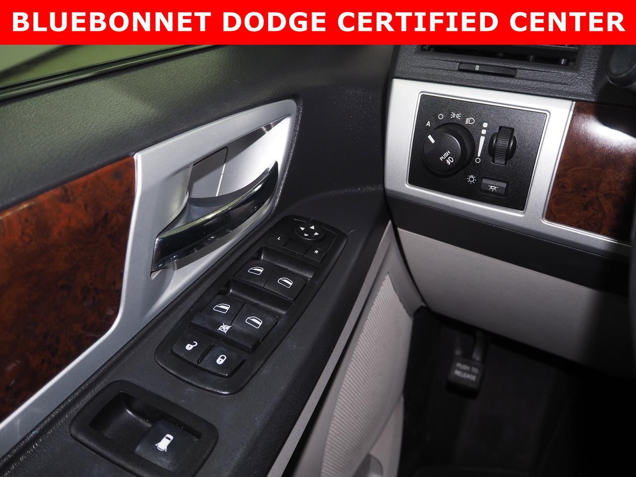 2010 Chrysler Town & Country Touring Plus New Braunfels TX