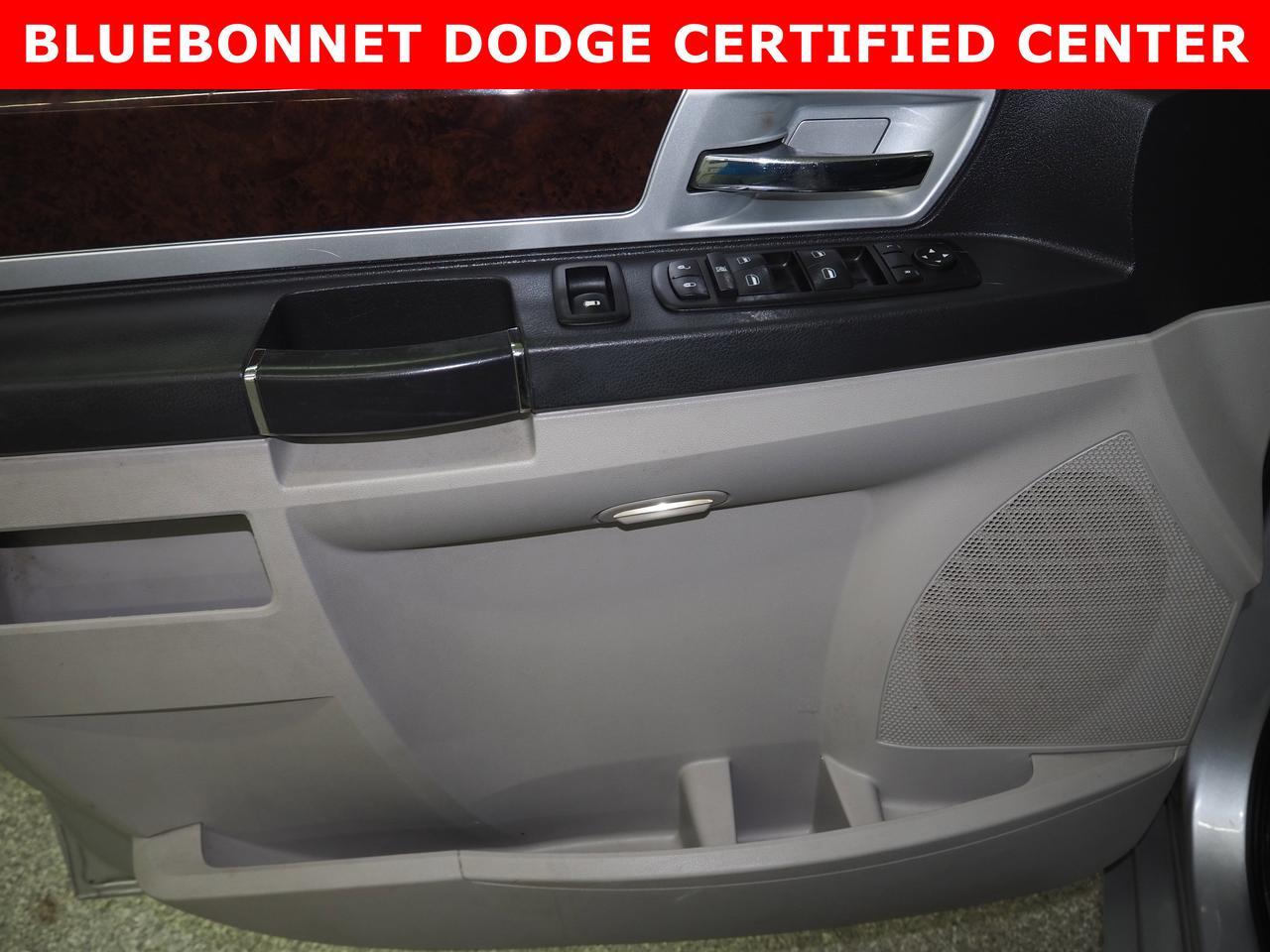 2010 Chrysler Town & Country Touring Plus New Braunfels TX