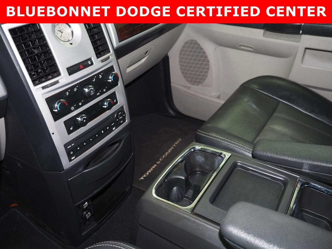 2010 Chrysler Town & Country Touring Plus New Braunfels TX