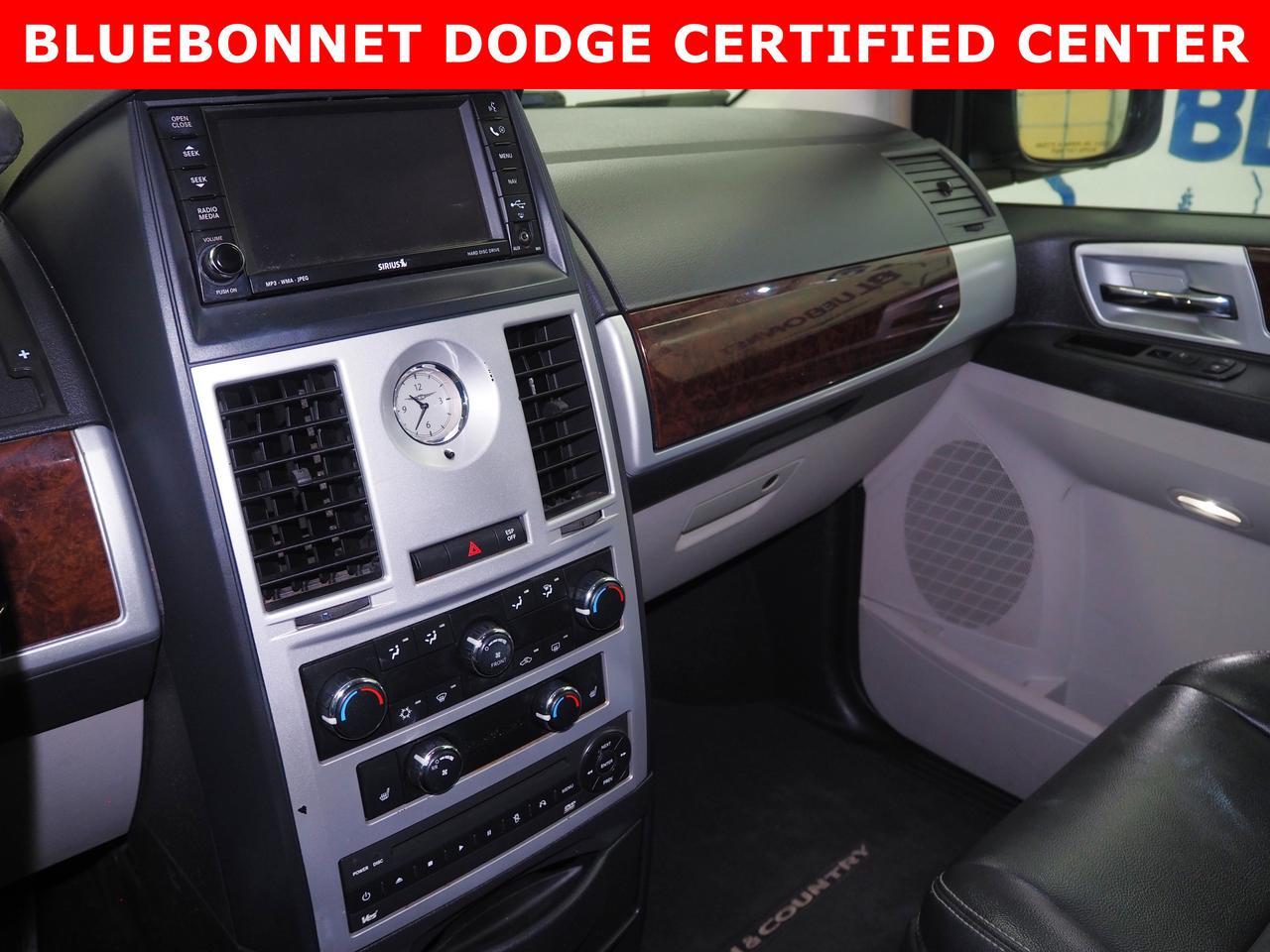 2010 Chrysler Town & Country Touring Plus New Braunfels TX