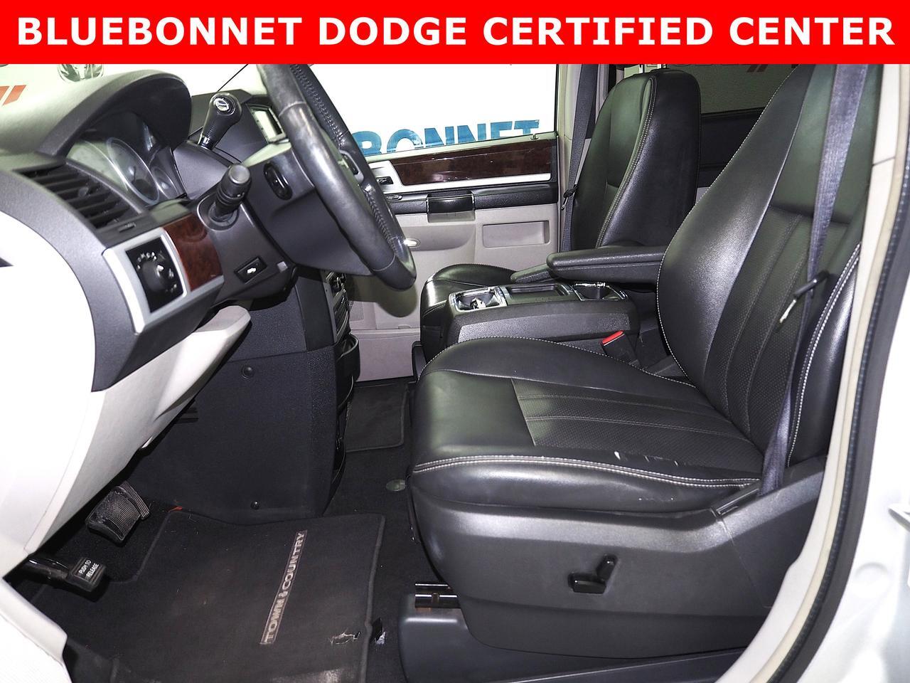 2010 Chrysler Town & Country Touring Plus New Braunfels TX