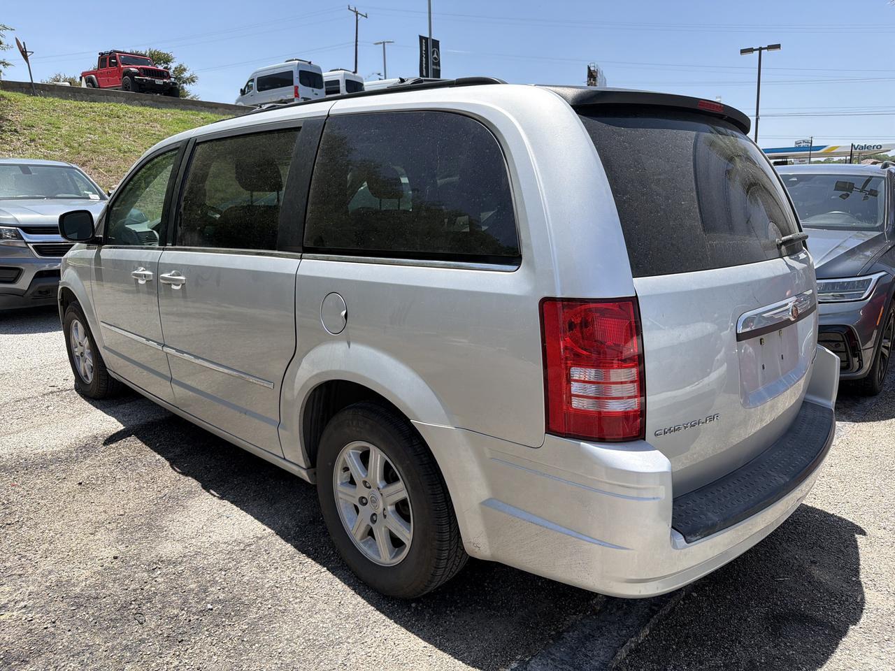 2010 Chrysler Town & Country Touring