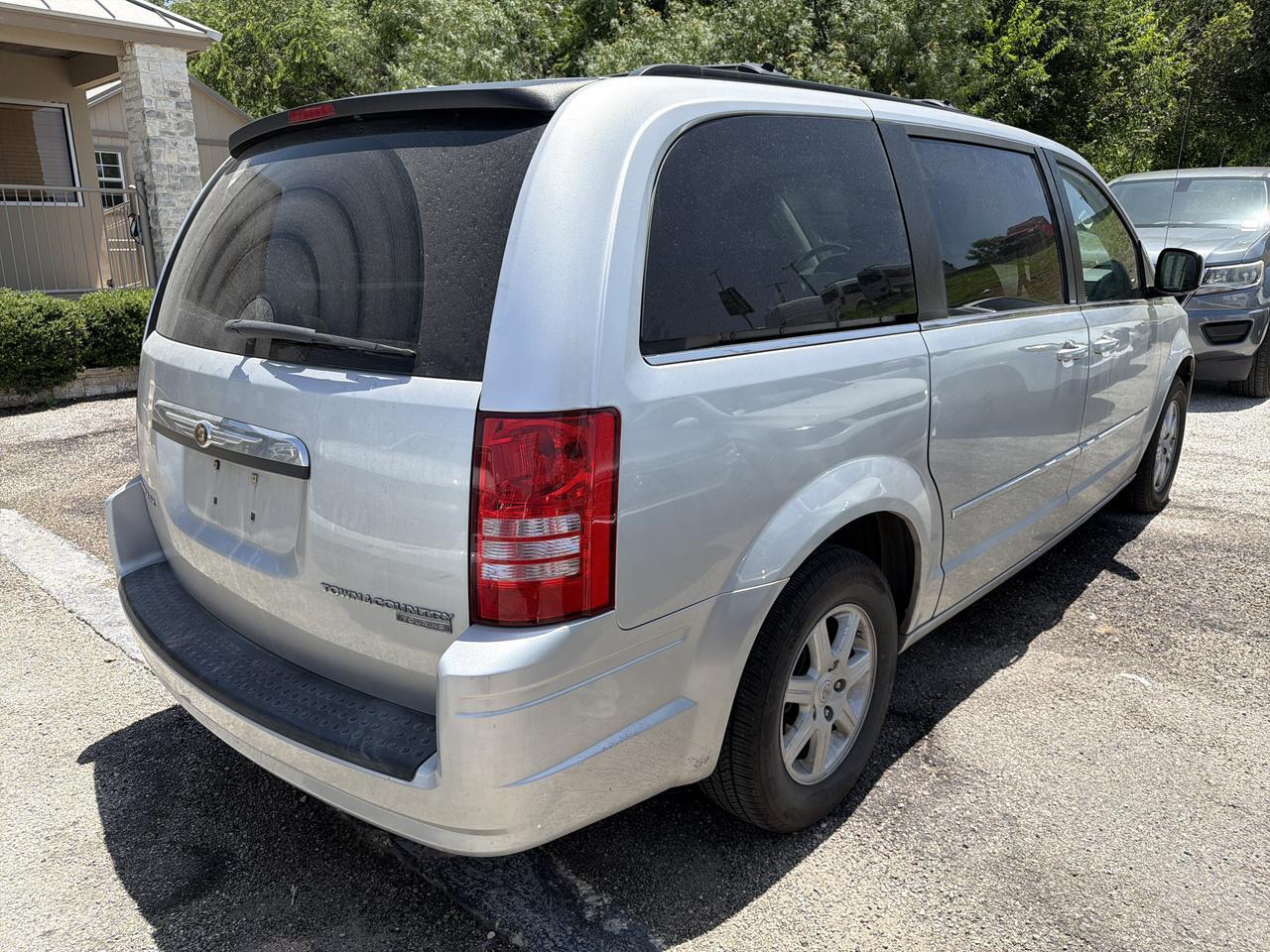 2010 Chrysler Town & Country Touring