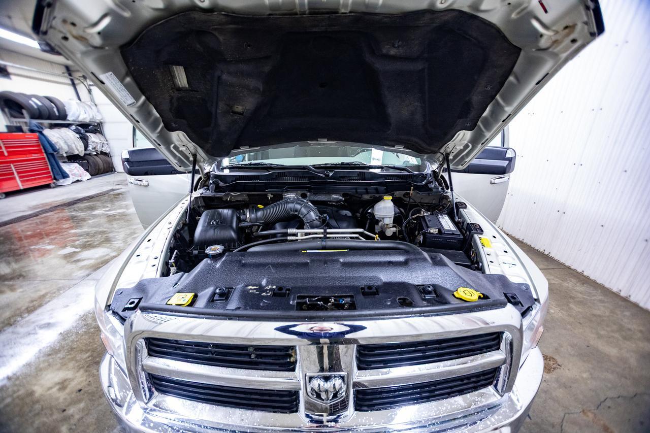 2010 Dodge Ram 2500 4x4 Crew Cab ST HEMI Red Deer AB