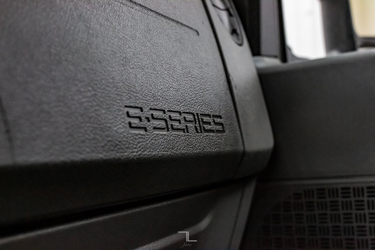 2010 Ford E-350 Extended XLT 15 Passenger Red Deer AB