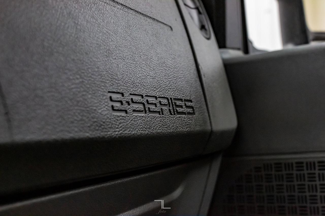 2010 Ford E-350 Extended XLT 15 Passenger Red Deer AB