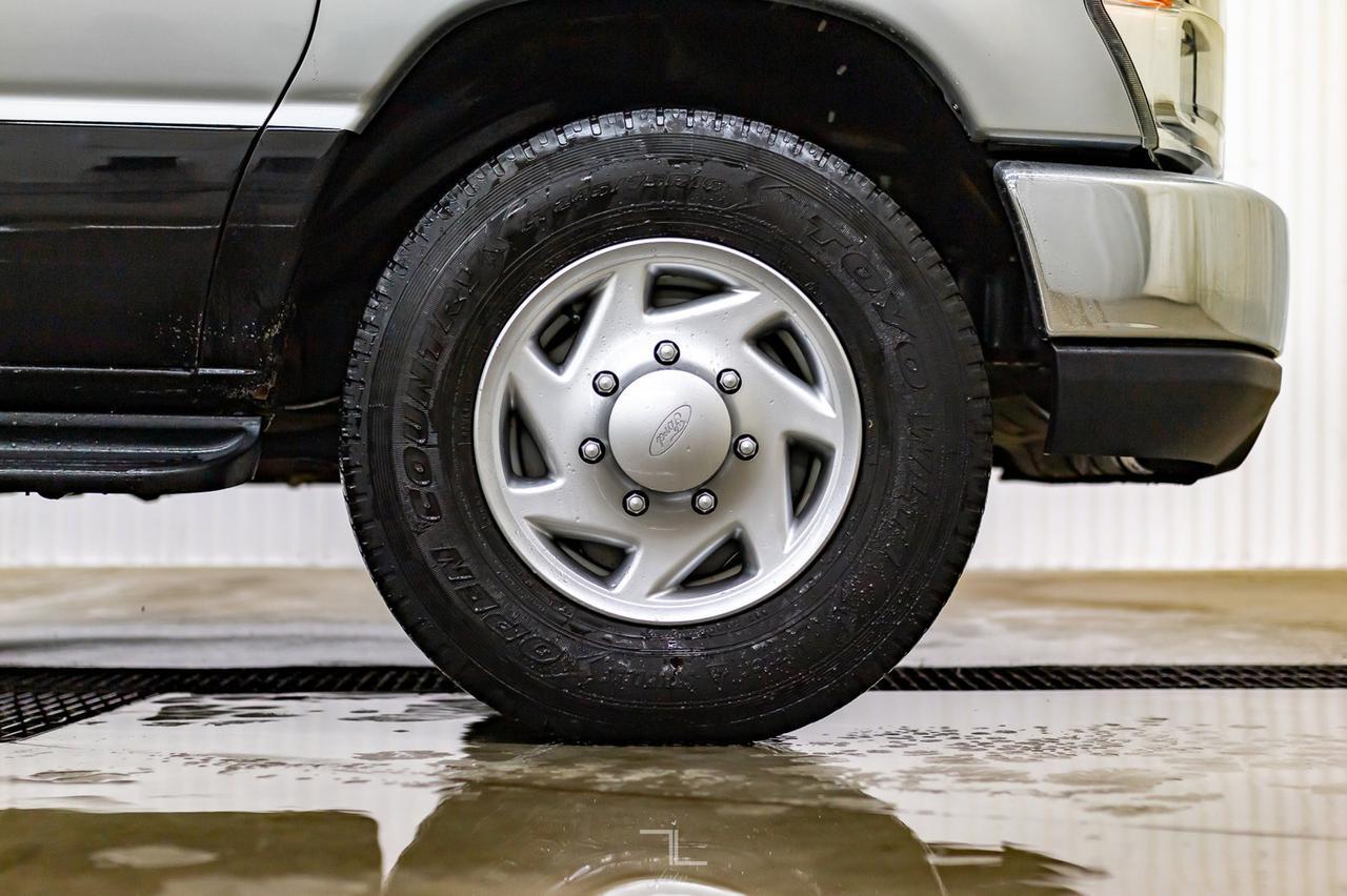 2010 Ford E-350 Extended XLT 15 Passenger Red Deer AB