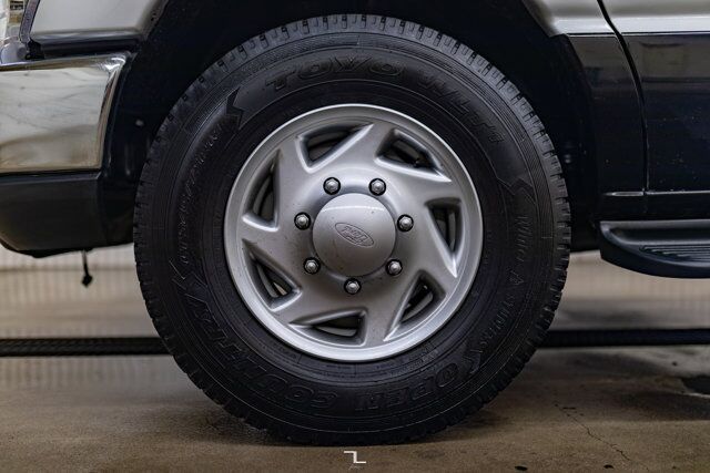 2010 Ford E-350 XLT 15 Passenger Van Red Deer AB