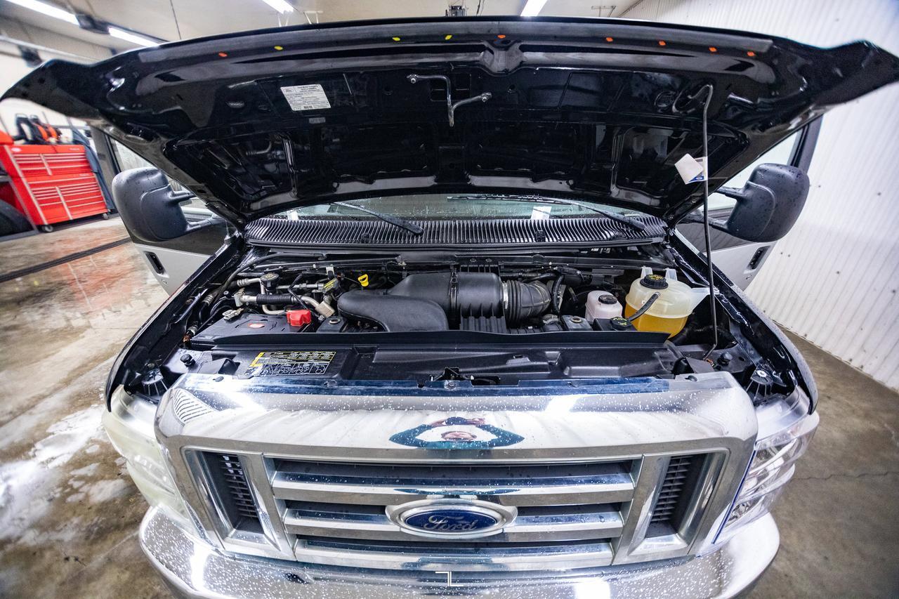 2010 Ford E-350 XLT 15 Passenger Van Red Deer AB