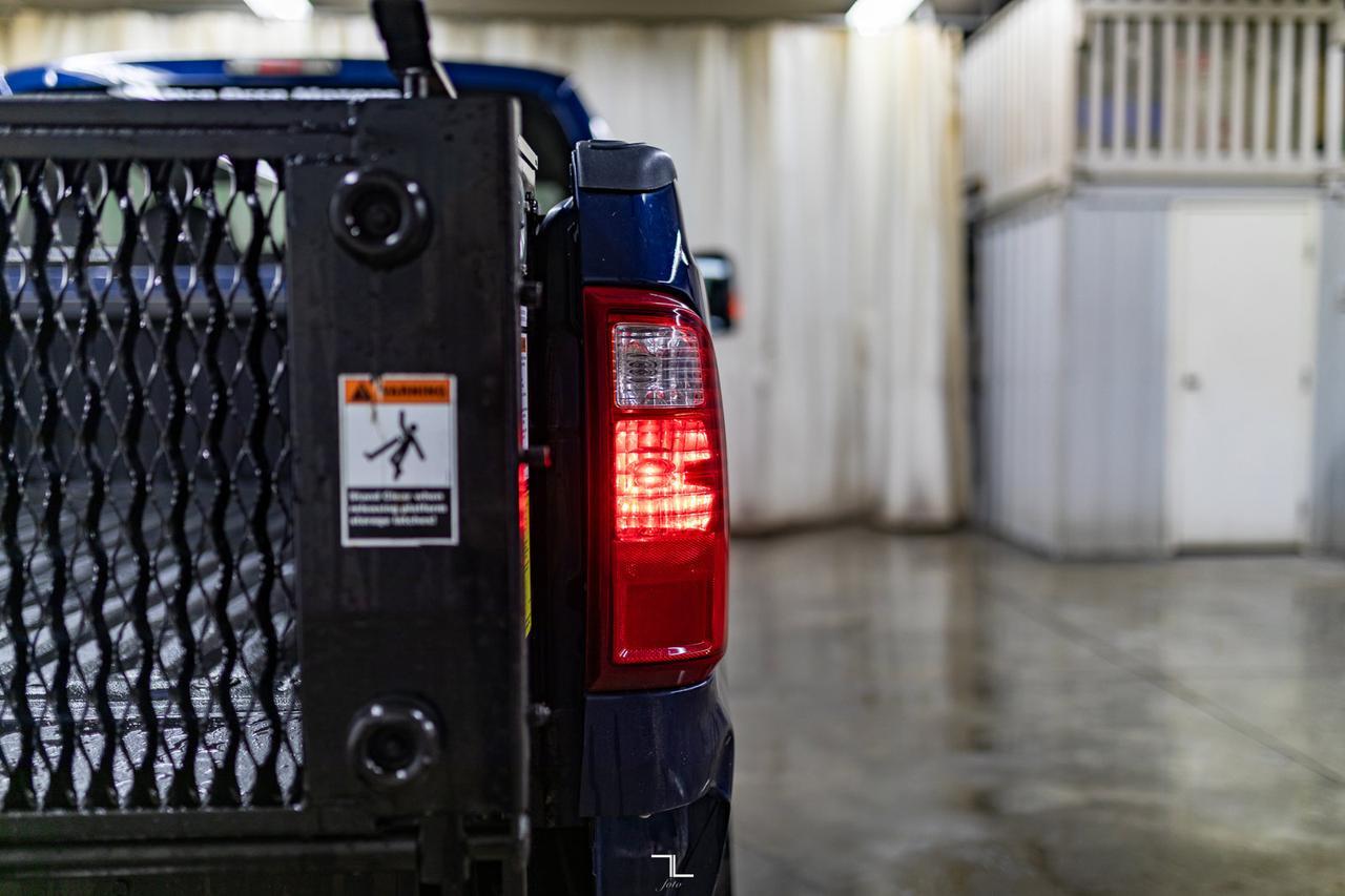2010 Ford F-250 4x4 Super Cab XL Tommy Gate Red Deer AB