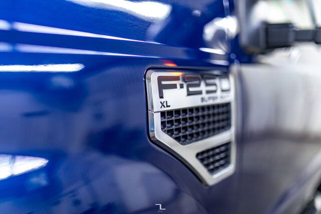 2010 Ford F-250 4x4 Super Cab XL Tommy Gate Red Deer AB