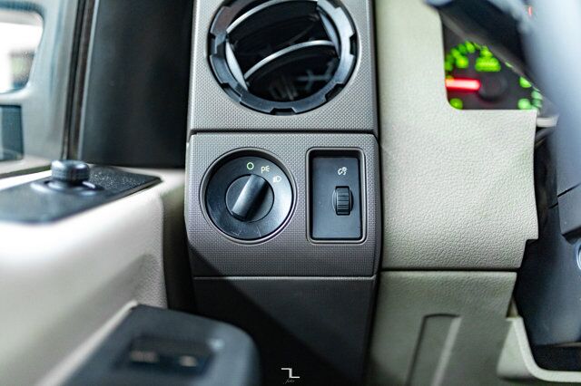 2010 Ford F-250 4x4 Super Cab XL Tommy Gate Red Deer AB