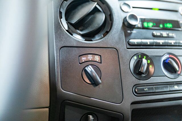 2010 Ford F-250 4x4 Super Cab XL Tommy Gate Red Deer AB