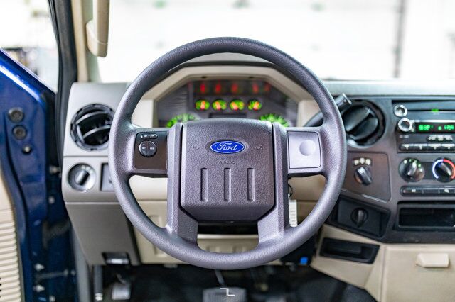 2010 Ford F-250 4x4 Super Cab XL Tommy Gate Red Deer AB